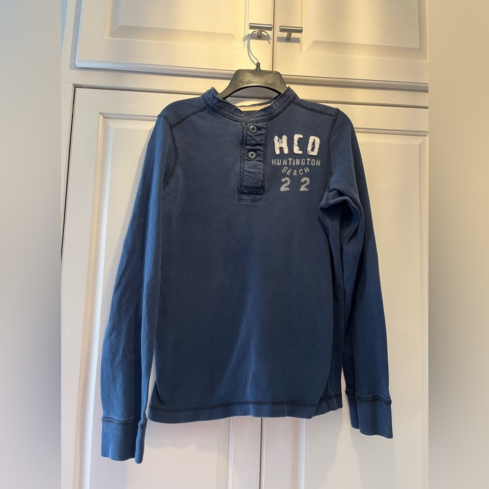 Hollister Long Sleeve Heavy T-Shirt. Size S